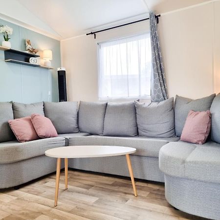 אוסטקאפלה Prachtig Chalet Ok50 D12 Op Familiecamping מראה חיצוני תמונה